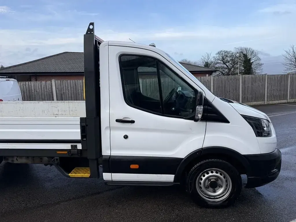 Usado Ford Transit S 130 CV (95 kW) 2022 Blanco Descapotable