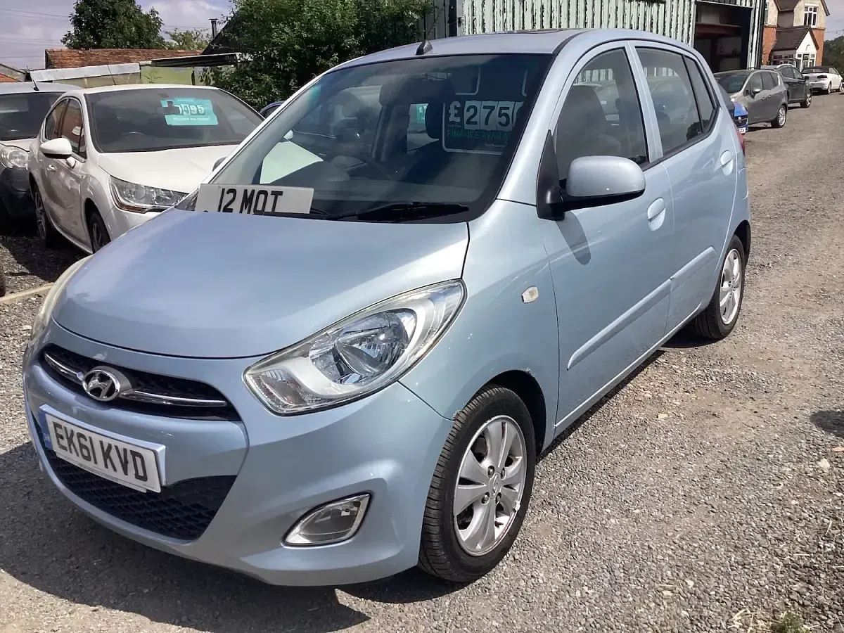 Used Hyundai i10 Style 86 HP (63 kW) 2011 Silver Hatchback