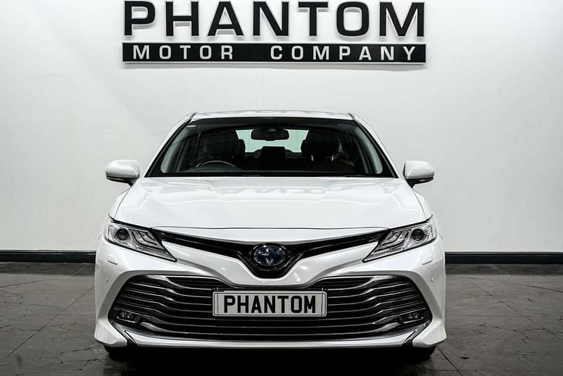 Used Toyota Camry 2020 White Sedan