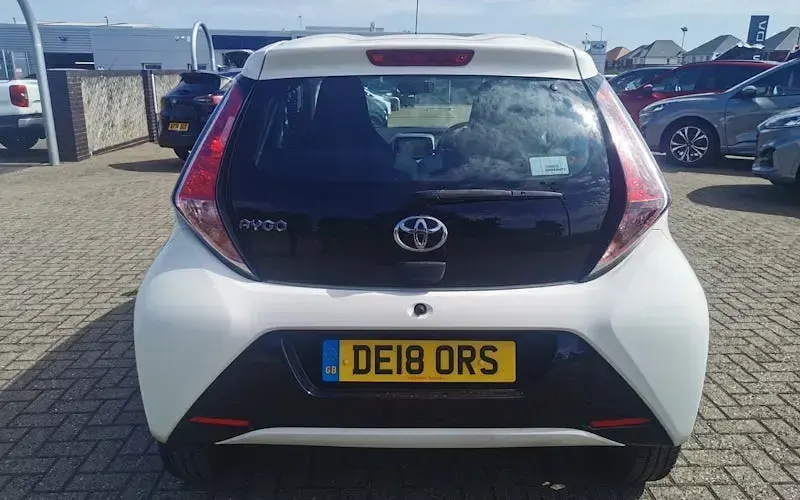 Used Toyota Aygo X-play 69 HP (50 kW) 2018 White Hatchback