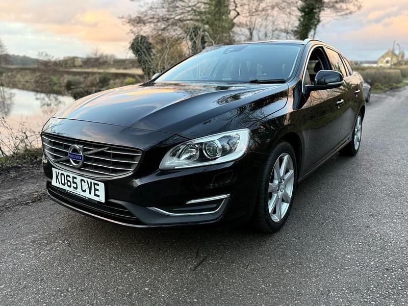 Usado Volvo V60 SE Lux 150 CV (110 kW) 2016 Negro Familiar