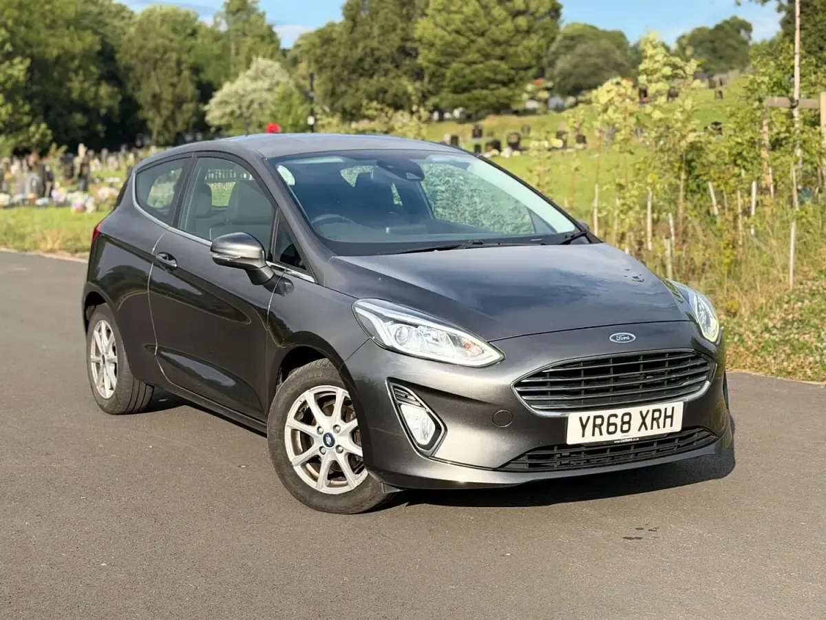 Used Ford Fiesta Zetec 100 HP (73 kW) 2018 Grey Hatchback