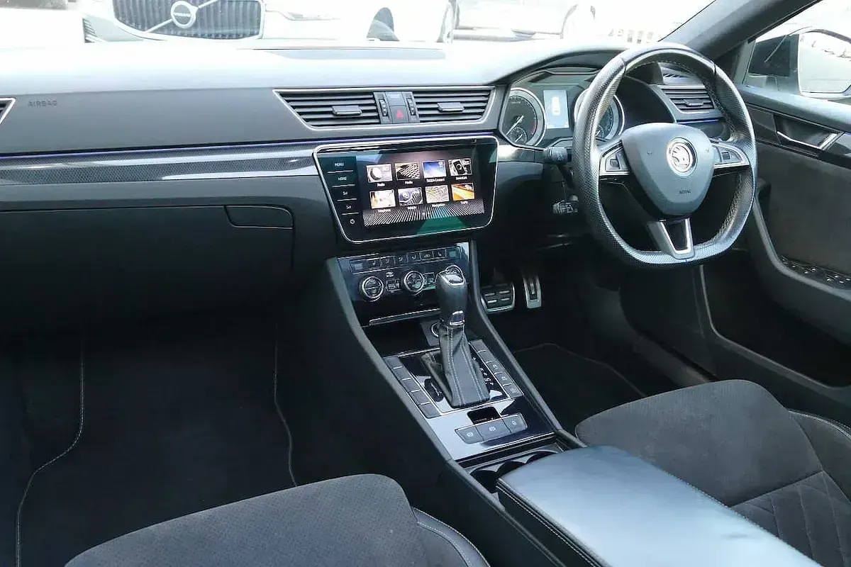 Usado Skoda Superb SportLine 187 HP (137 kW) 2019 Branco Carrinha