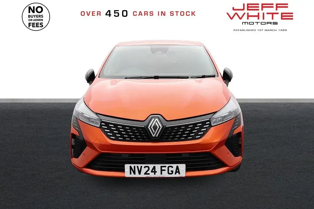 Used Renault Clio Techno 90 HP (66 kW) 2024 Orange Hatchback
