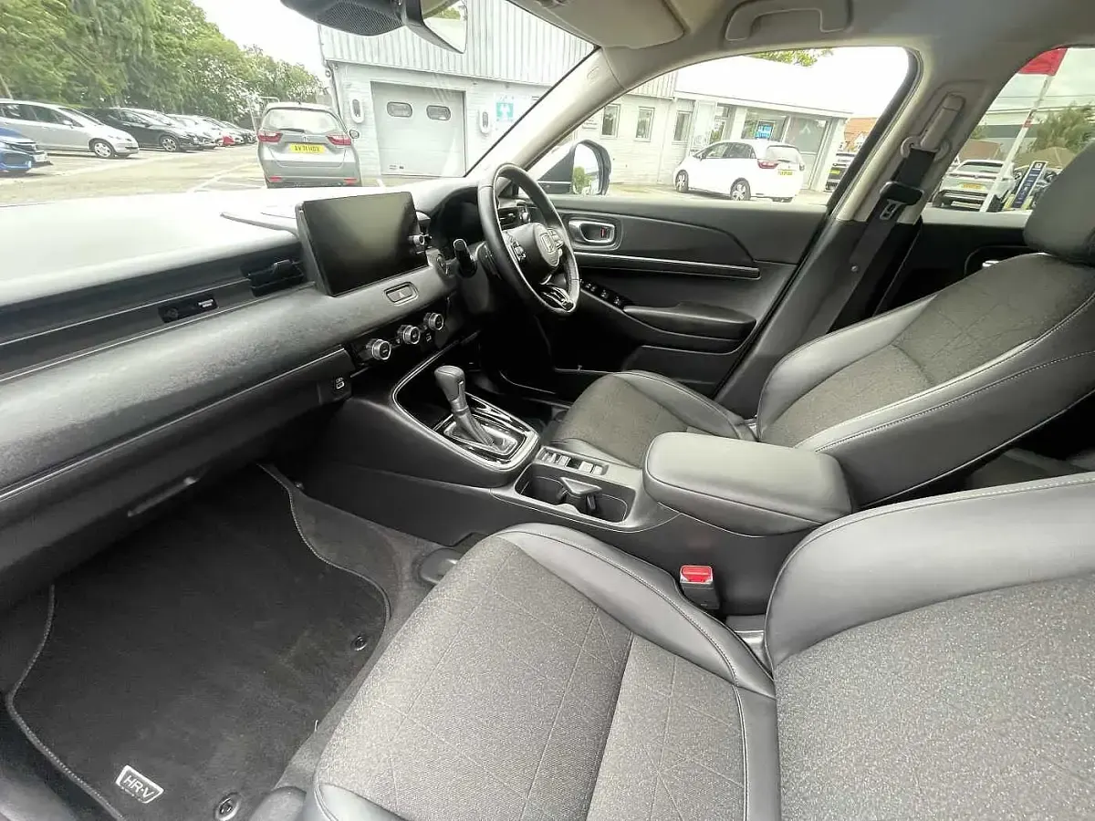 Used Honda HR-V Advance 131 HP (96 kW) 2023 Premium sunlight white SUV