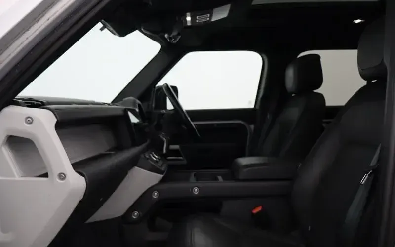 Usado Land Rover Defender HSE Dynamic 300 HP (220 kW) 2024 SUV