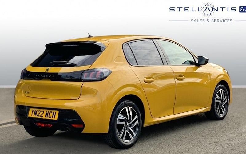 Used Peugeot 208 Allure Premium 102 HP (75 kW) 2022 Yellow Hatchback