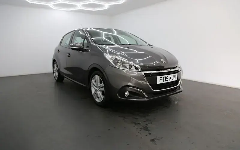 Used Peugeot 208 Active 101 HP (74 kW) 2019 Hatchback