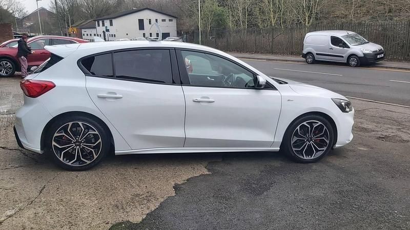 Używany Ford Focus ST-Line X 125 KM (91 kW) 2020 Biały Hatchback