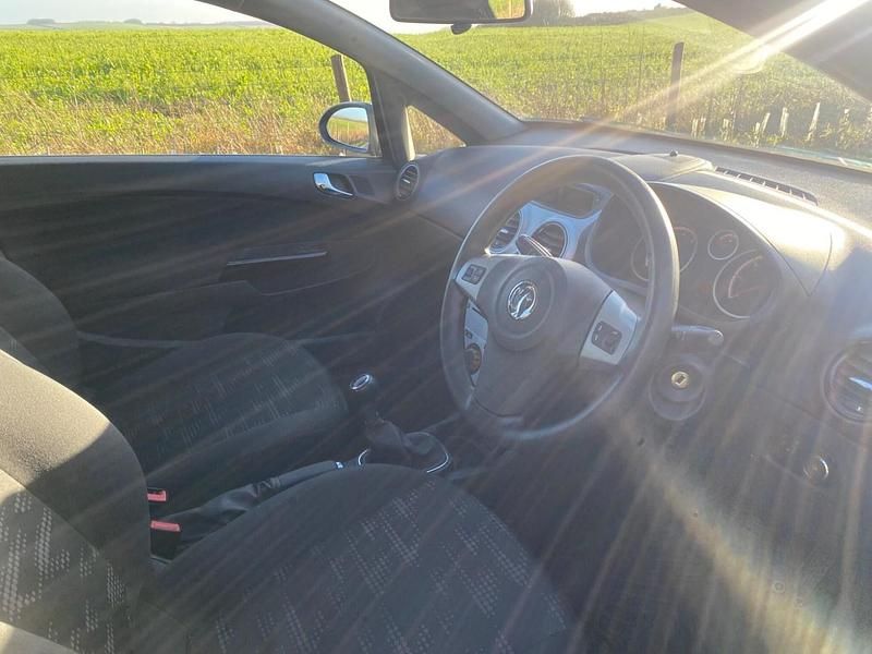 Second-hand Vauxhall Corsa 2012 Albastru Hatchback