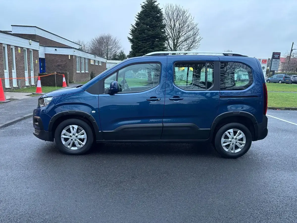 Used Peugeot Rifter Allure 131 HP (96 kW) 2020 Blue MPV
