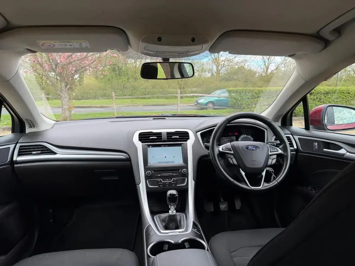 Used Ford Mondeo Style 120 HP (88 kW) 2017 Red Hatchback