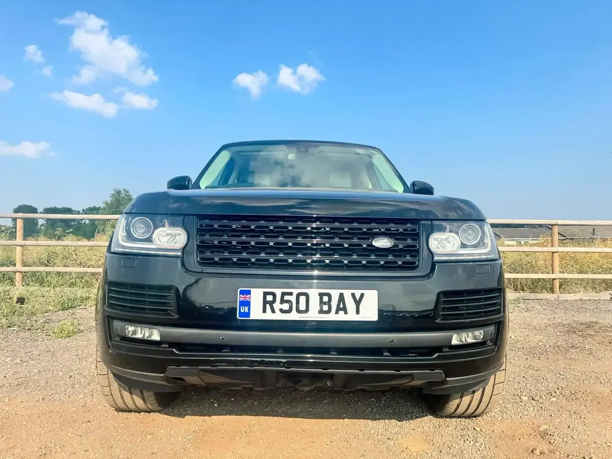 Used Land Rover Range Rover Vogue 306 HP (225 kW) 2015 Black SUV