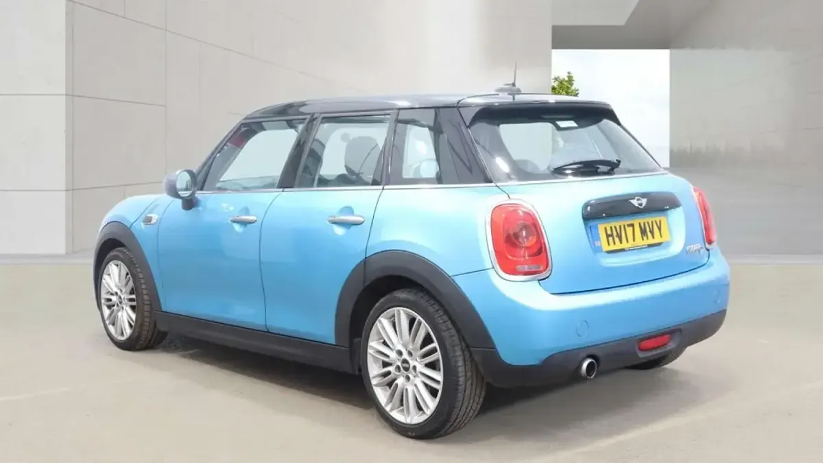 Used Mini Cooper D Hatch 116 HP (85 kW) 2017 Blue Hatchback