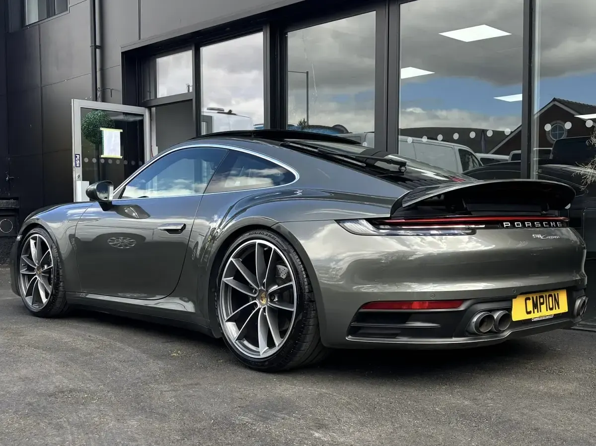 Used Porsche 911 Carrera 385 HP (283 kW) 2020 Green Coupe