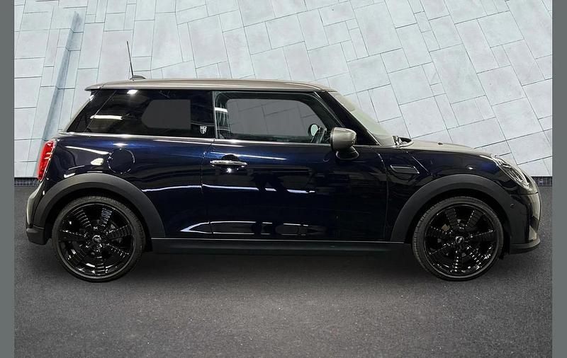 Begagnad Mini Cooper Exclusive 136 HK (100 kW) 2023 Svart Halvkombi