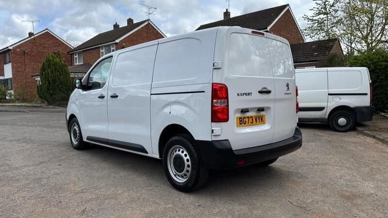 Used Peugeot Expert Premium 102 HP (75 kW) 2023 White Van