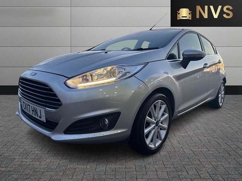 Used Ford Fiesta Titanium 101 HP (74 kW) 2017 Silver Hatchback