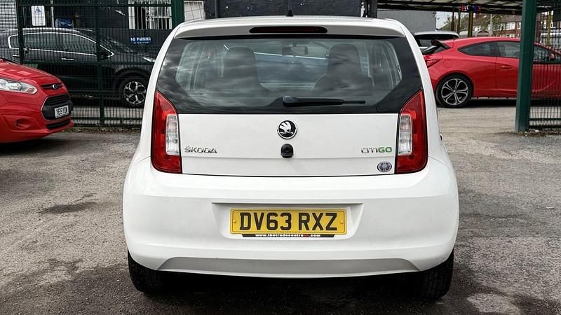 Usado Skoda Citigo Elegance 75 CV (55 kW) 2013 Blanco Utilitario