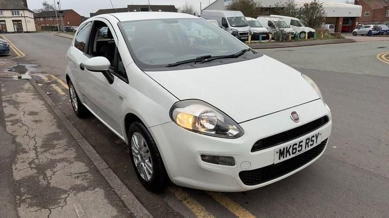Used Fiat Punto Pop 69 HP (50 kW) 2015 White Hatchback