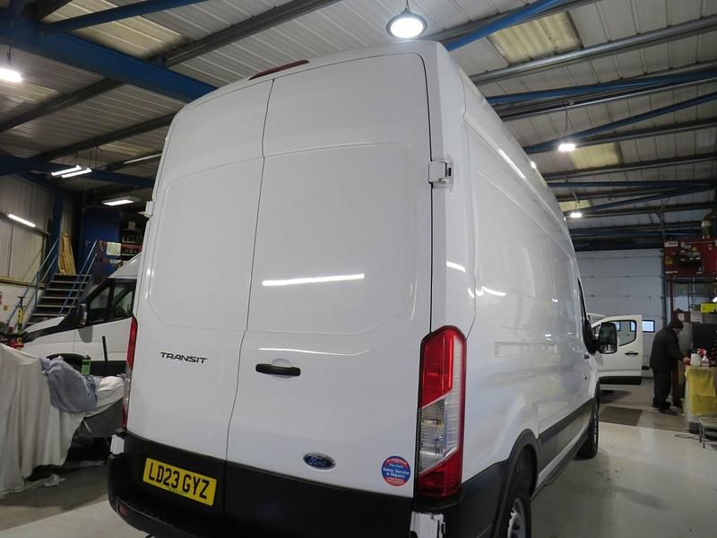 Second-hand Ford Transit 130 CP (95 kW) 2023 Alb Van