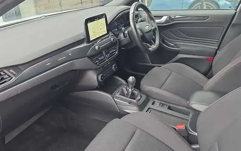 Used Ford Focus ST-Line 125 HP (91 kW) 2019 White Hatchback