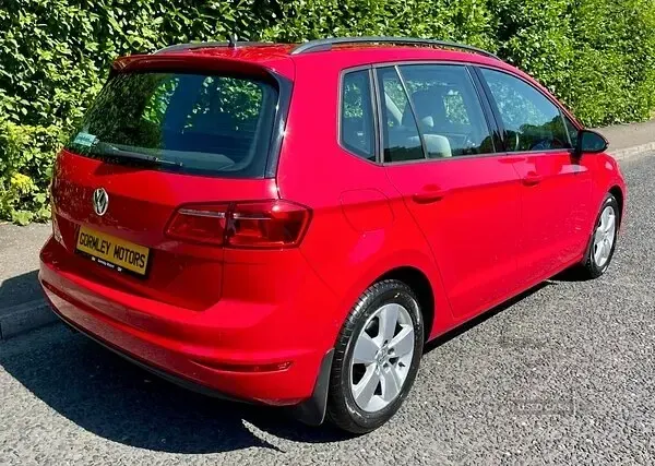 Used VW Golf Sportsvan SE 2015 Red MPV