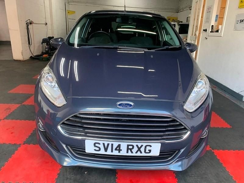 Used Ford Fiesta Titanium 100 HP (73 kW) 2014 Grey Hatchback
