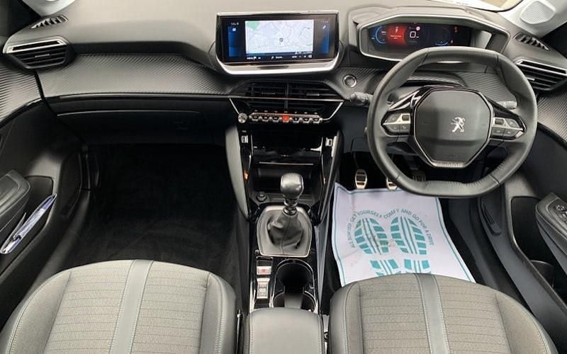 Used Peugeot 208 Allure+ 102 HP (75 kW) 2022 White Hatchback