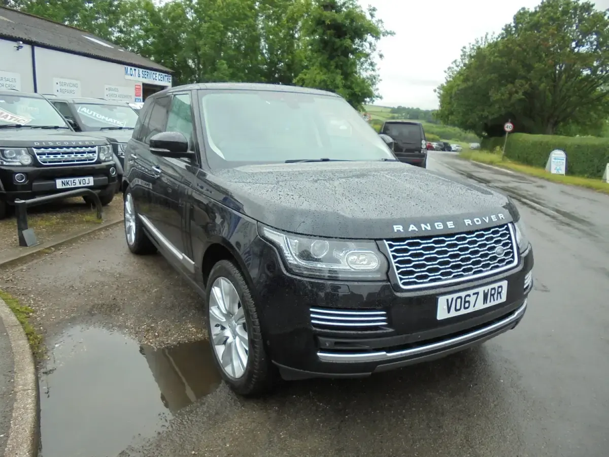 Used Land Rover Range Rover Vogue SE 258 HP (189 kW) 2017 Black SUV