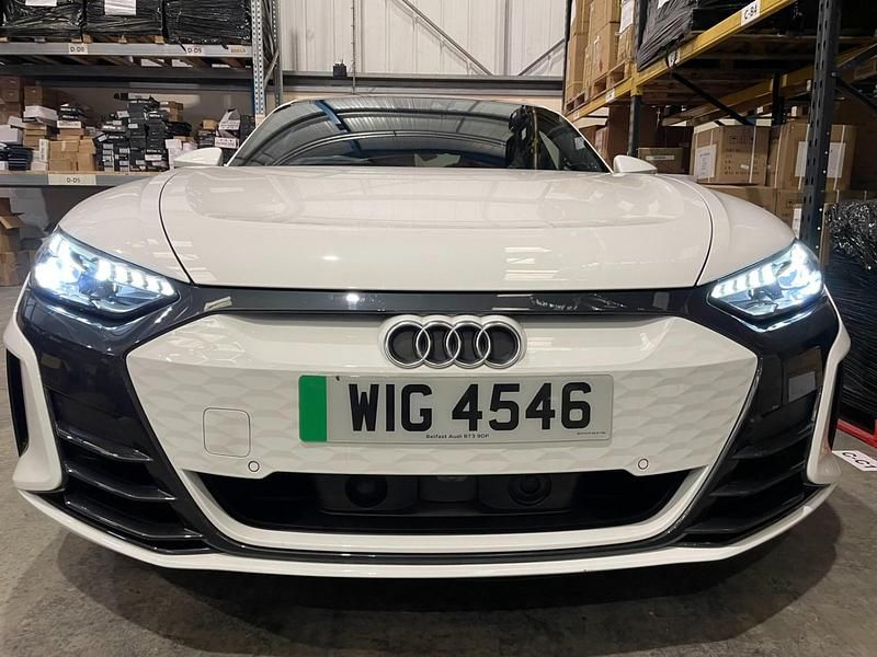 Used Audi e-tron GT quattro Comfort 389 kW (530 HP) 2022 White Sedan