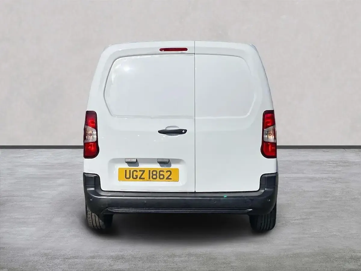Used Vauxhall Combo Edition 100 HP (73 kW) 2021 White MPV