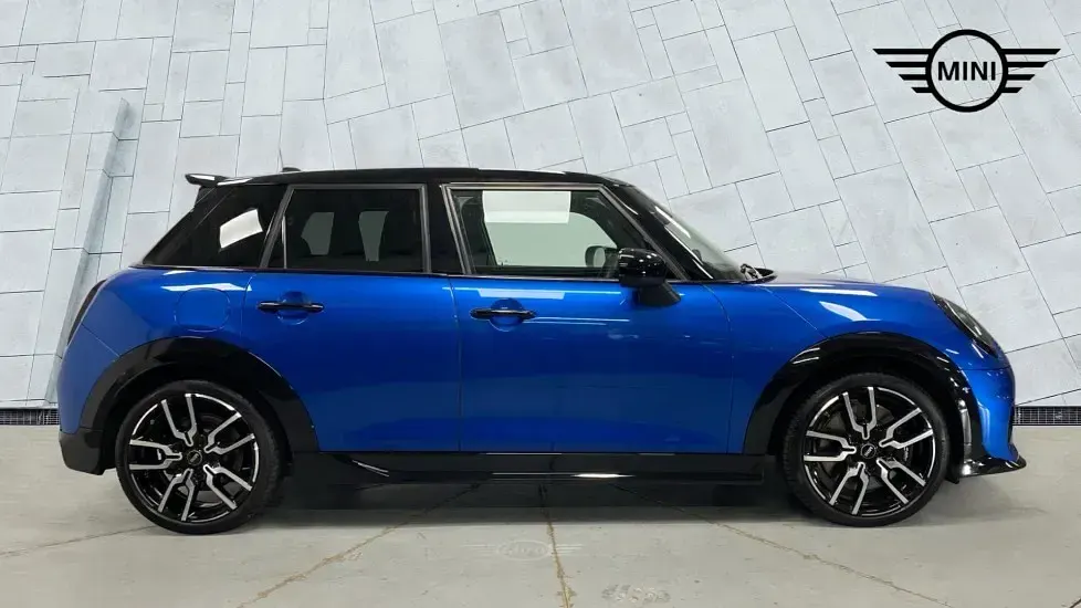 Used Mini Cooper Hatch 113 kW (154 HP) 2025 Blue Hatchback