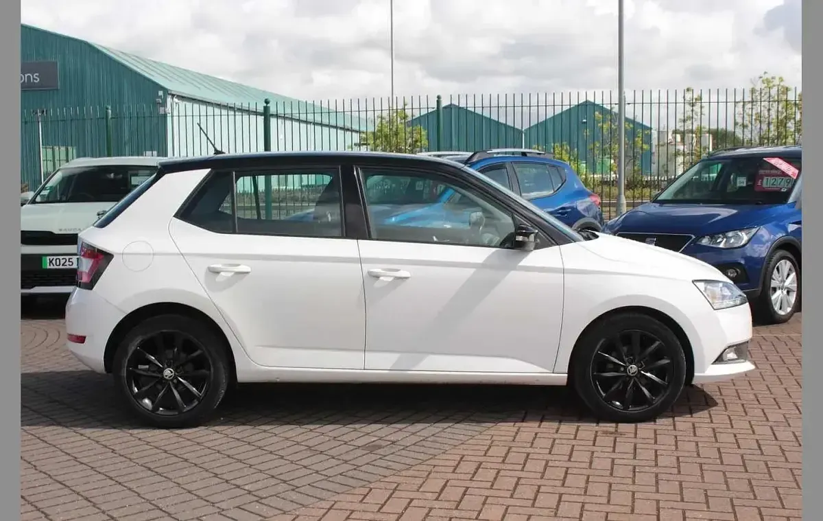 Used Skoda Fabia Colour Edition 58 HP (42 kW) 2020 Candy white black magic pearl effect Hatchback