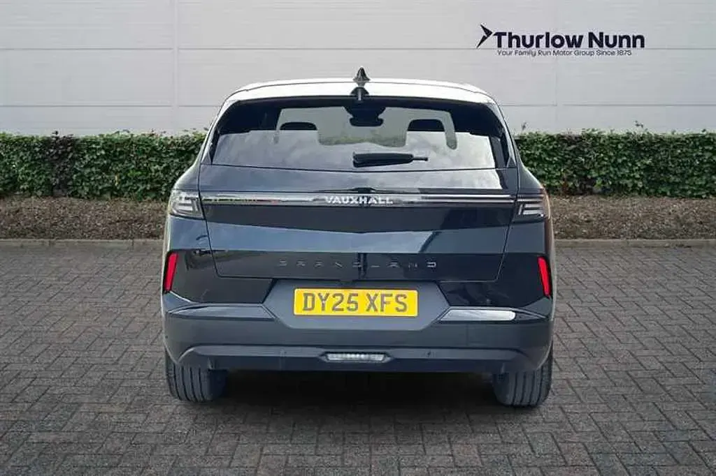 Second-hand Vauxhall Grandland X Ultimate 136 CP (100 kW) 2025 Negru SUV