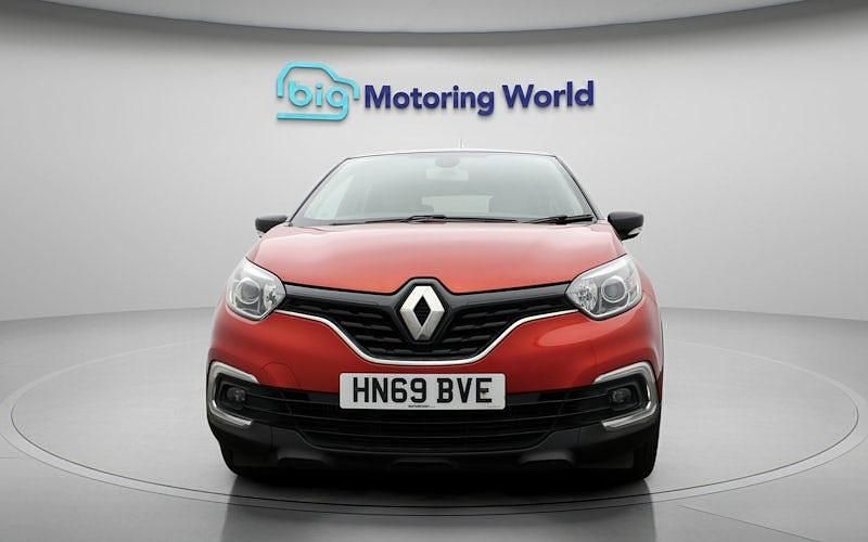 Used Renault Captur Iconic 90 HP (66 kW) 2019 Red/black SUV