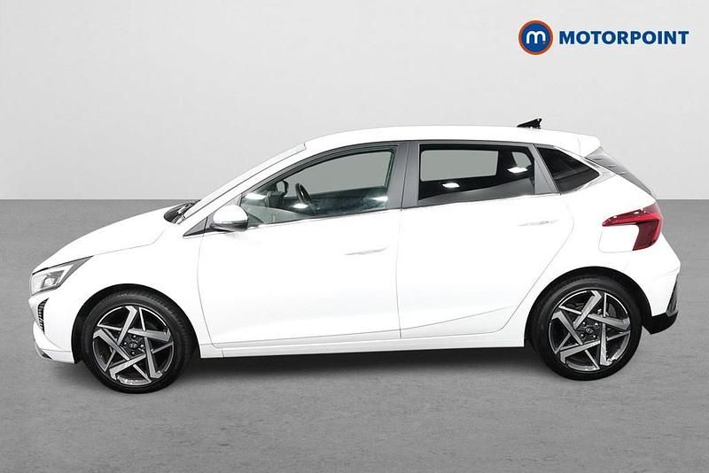 Used Hyundai i20 Premium 101 HP (74 kW) 2025 White Hatchback
