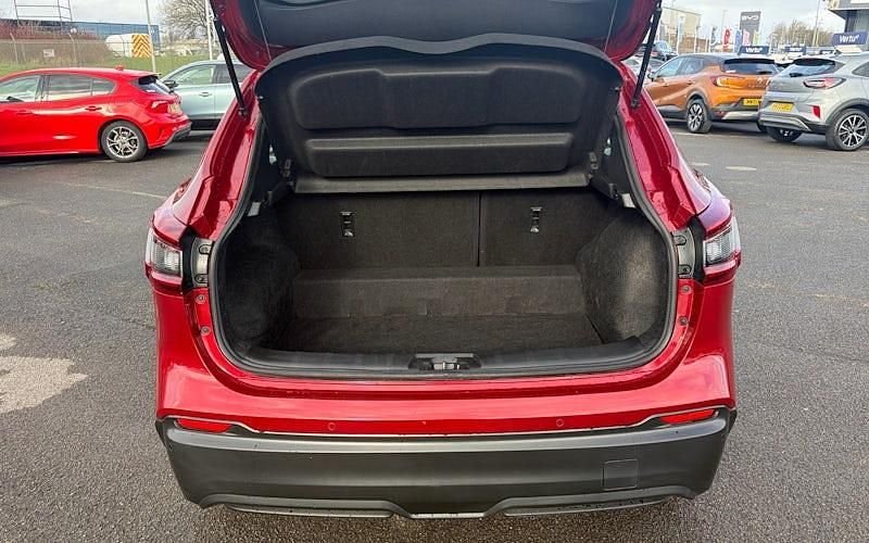 Used Nissan Qashqai Acenta Premium 158 HP (116 kW) 2021 Red SUV