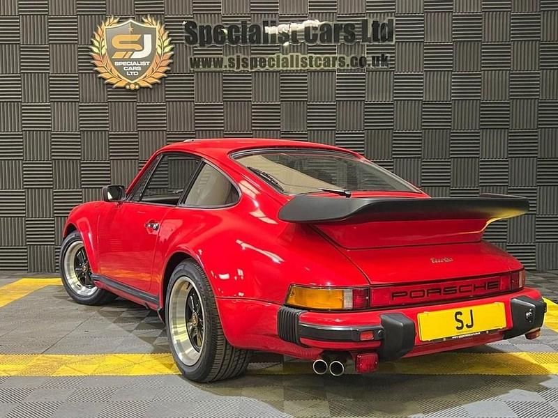 Used Porsche 911 300 HP (220 kW) 1988 Red Sedan