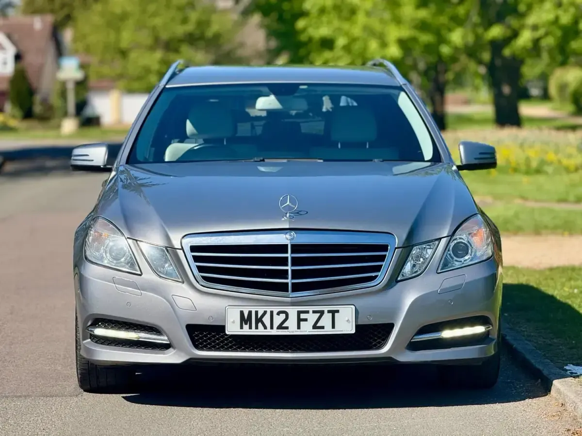 Begagnad Mercedes E220 Executive 170 HK (125 kW) 2012 Silver Kombi