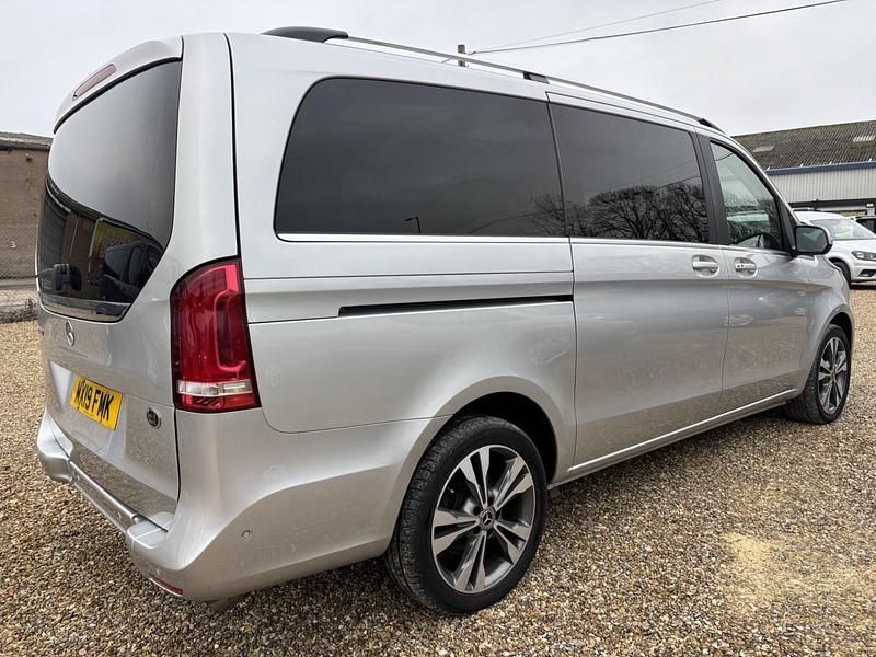 Begagnad Mercedes V250 2019 Silver Minibuss