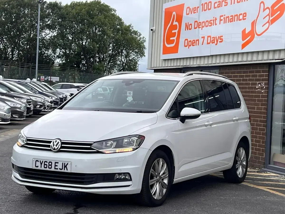 Used VW Touran SEL 150 HP (110 kW) 2018 White MPV