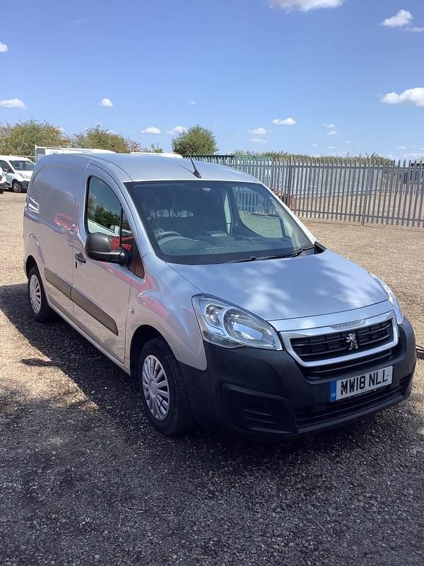 Silver Used 2018 Peugeot Partner MPV | £3,950 (Good price) - Image 1/4