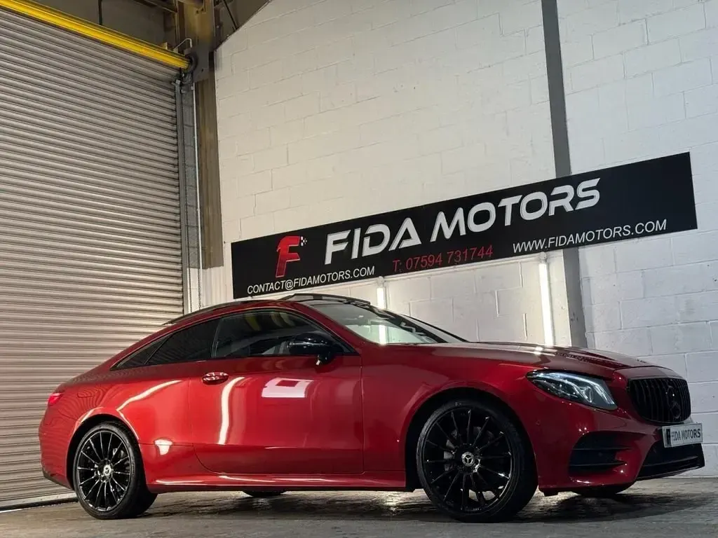 Gebraucht Mercedes E220 AMG line 2020 Rot Coupé
