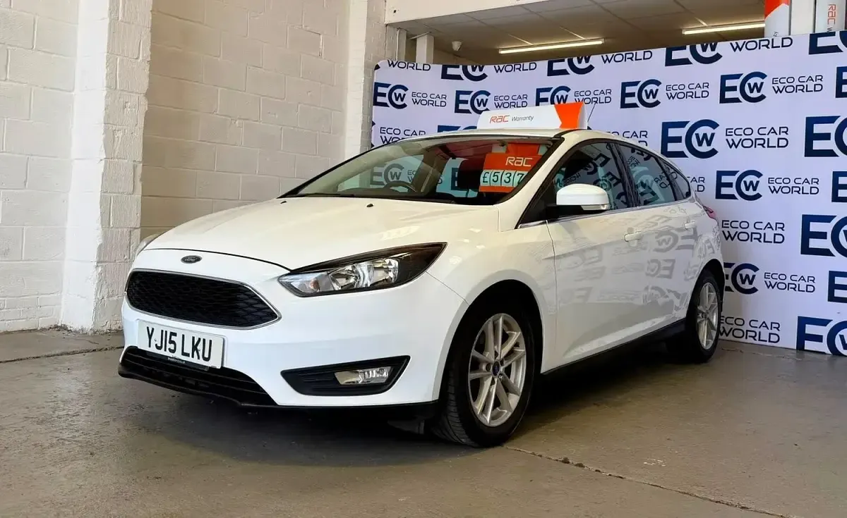 Used Ford Focus Zetec 125 HP (91 kW) 2016 White Hatchback