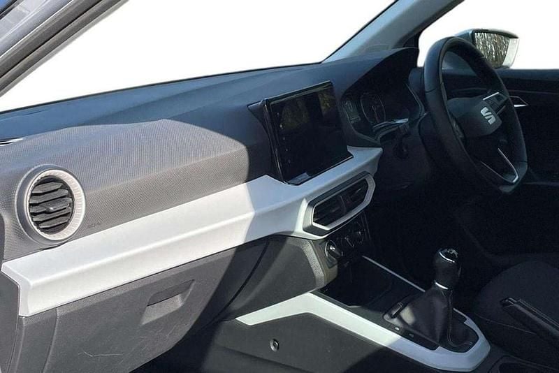 Used Seat Arona SE Technology 94 HP (69 kW) 2022 Silver SUV