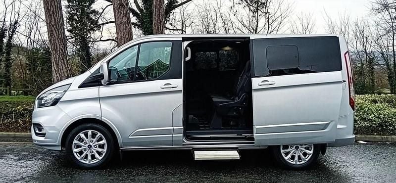 Used Ford Tourneo Titanium 130 HP (95 kW) 2021 Silver MPV