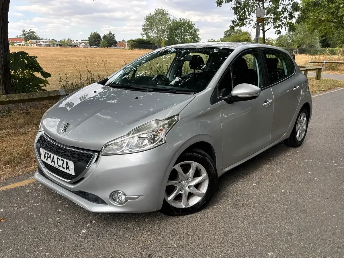 Used Peugeot 208 Active 82 HP (60 kW) 2014 Silver Hatchback