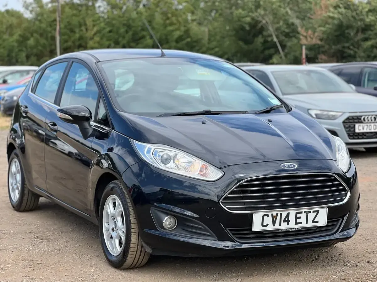 Used Ford Fiesta Zetec 95 HP (69 kW) 2014 Black Hatchback