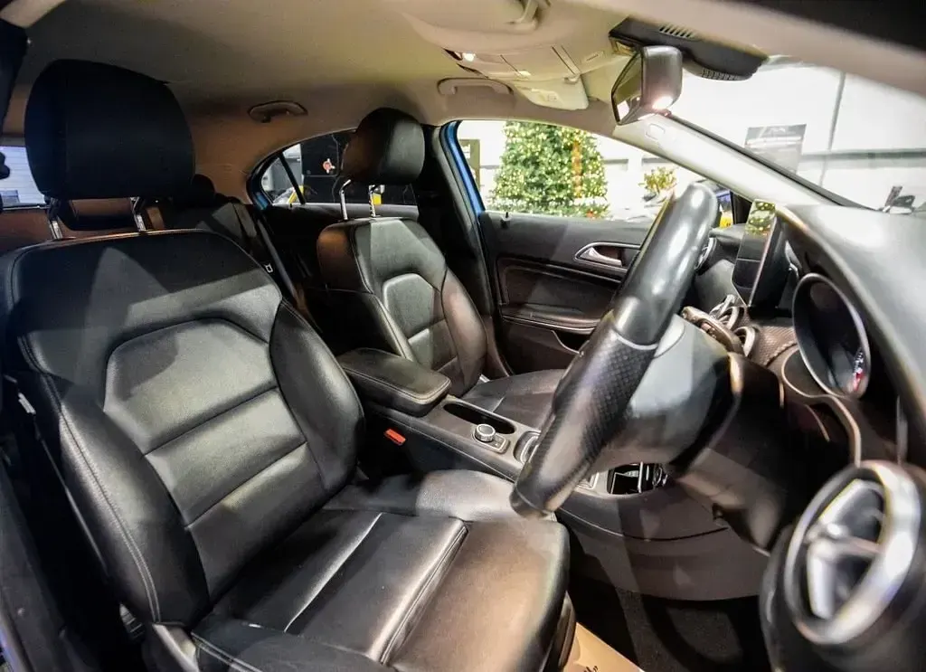 Używany Mercedes A180 Executive 2015 Niebieski Hatchback